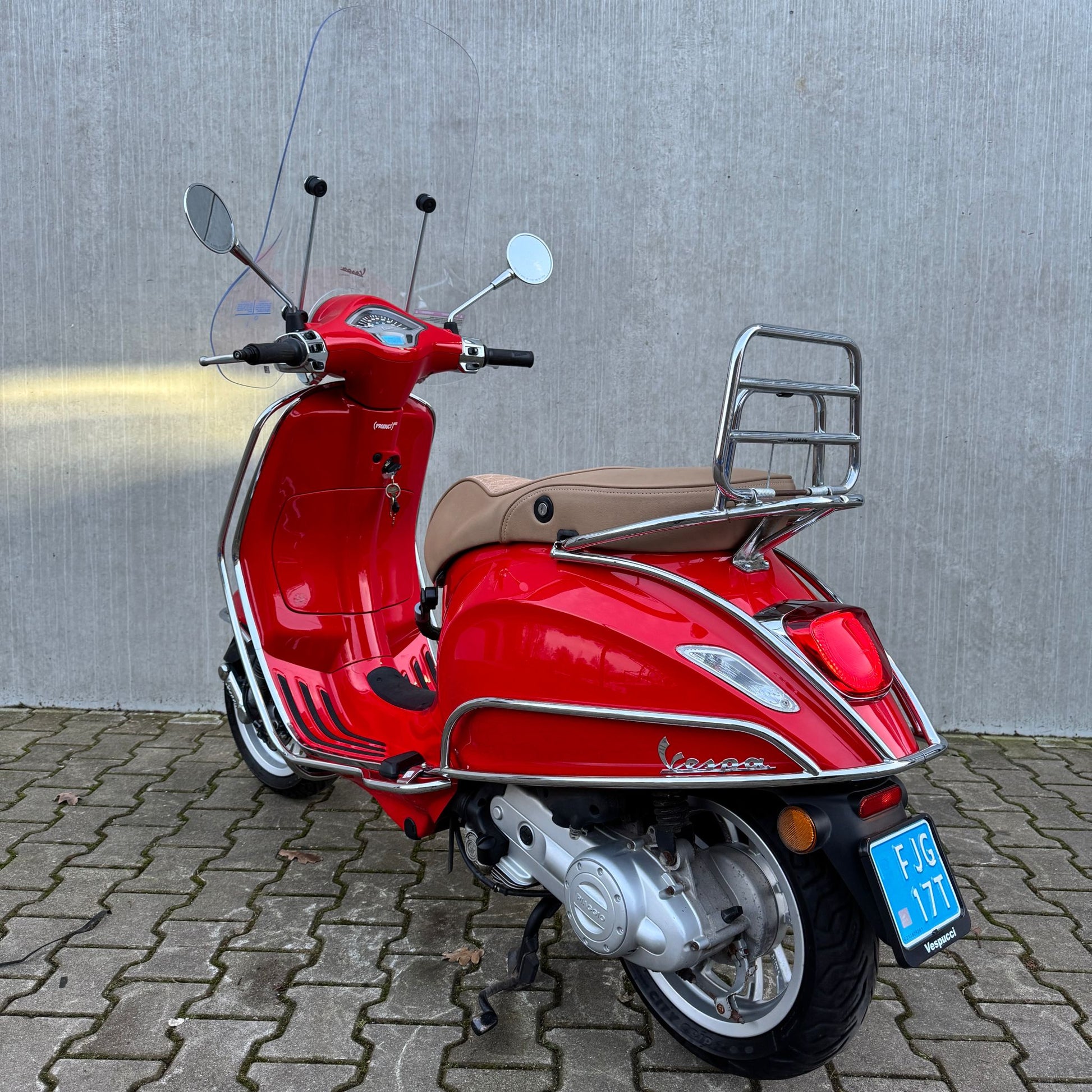 Vespa Primavera RED Edition FJG-17-T