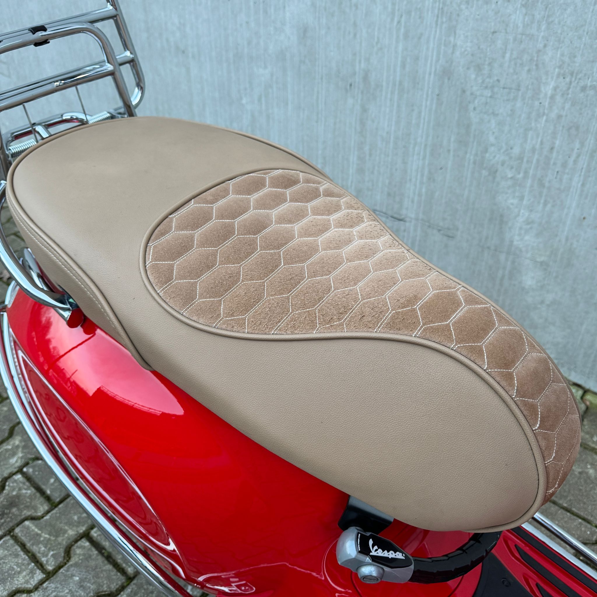 Vespa Primavera RED Edition FJG-17-T