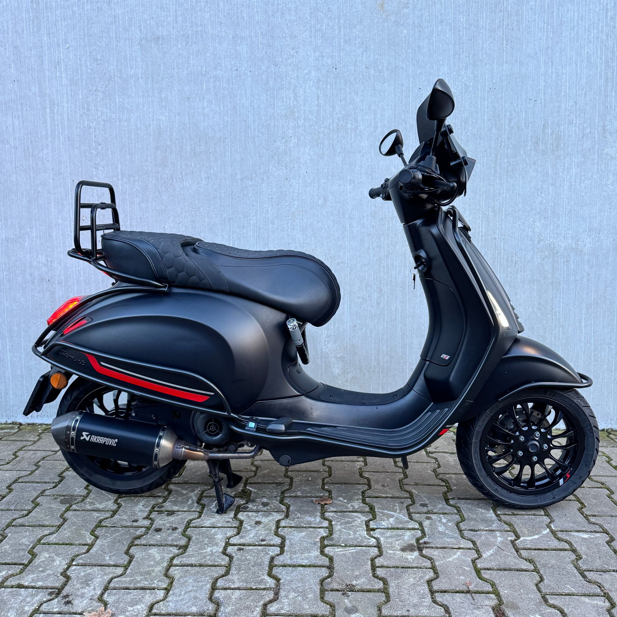 Vespa Sprint Sport Mat Zwart FLF-95-R