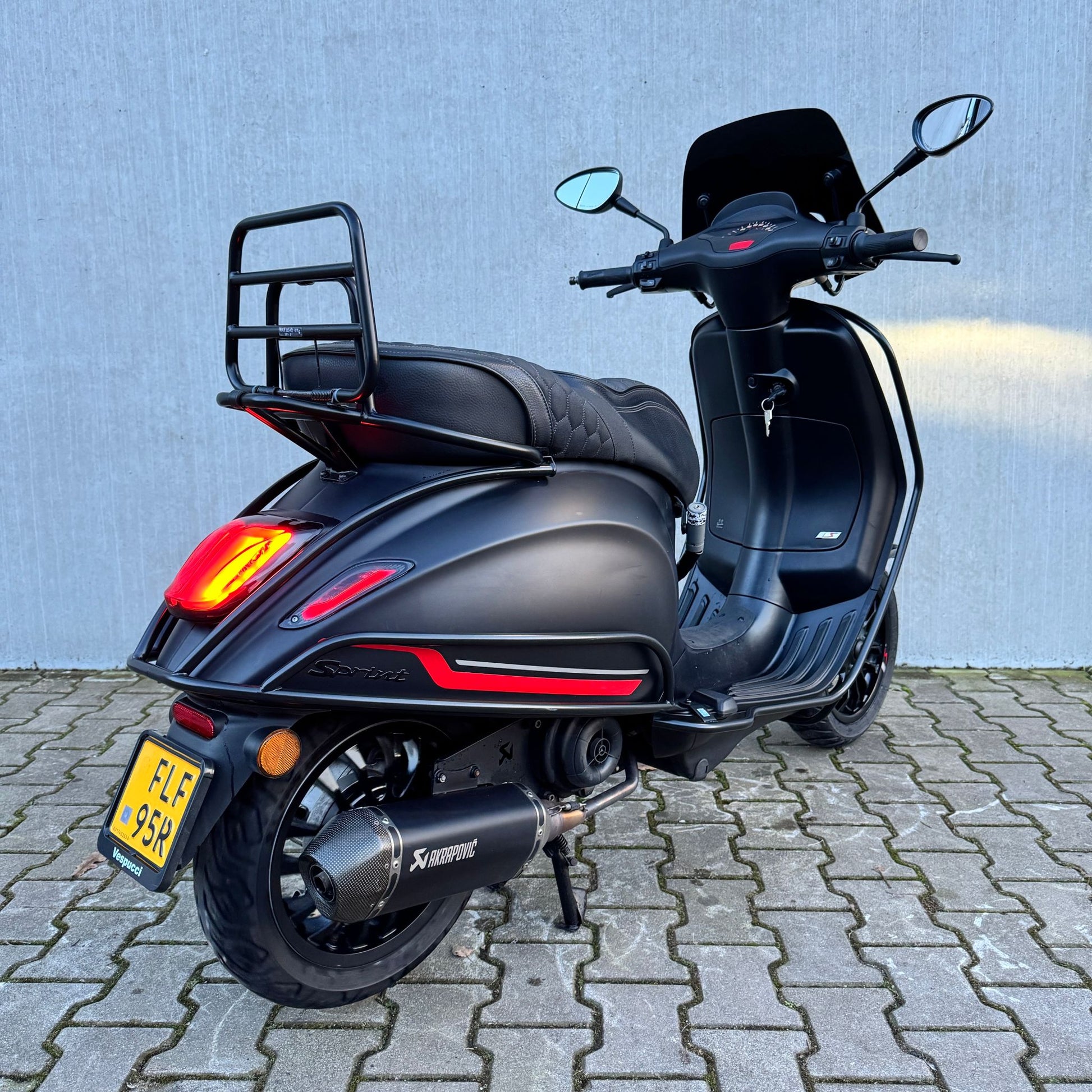 Vespa Sprint Sport Mat Zwart FLF-95-R