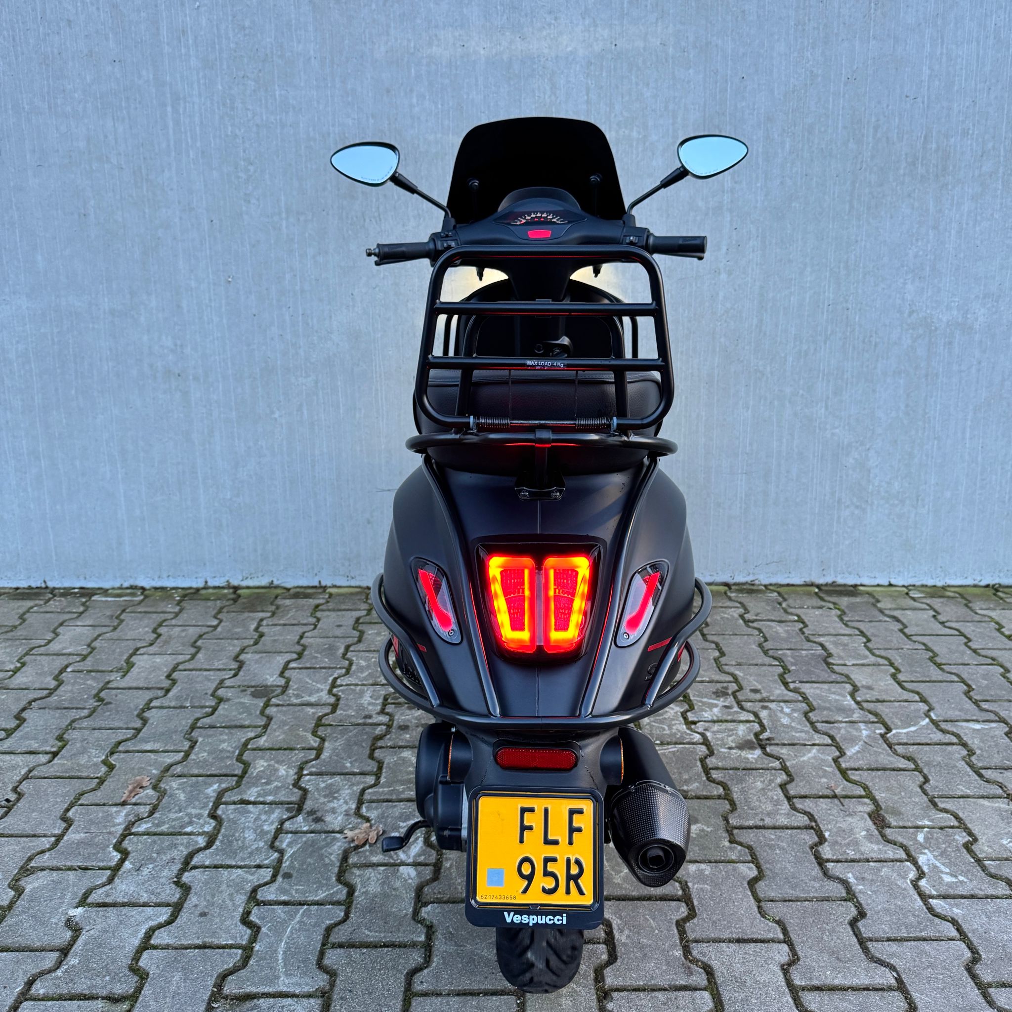 Vespa Sprint Sport Mat Zwart FLF-95-R