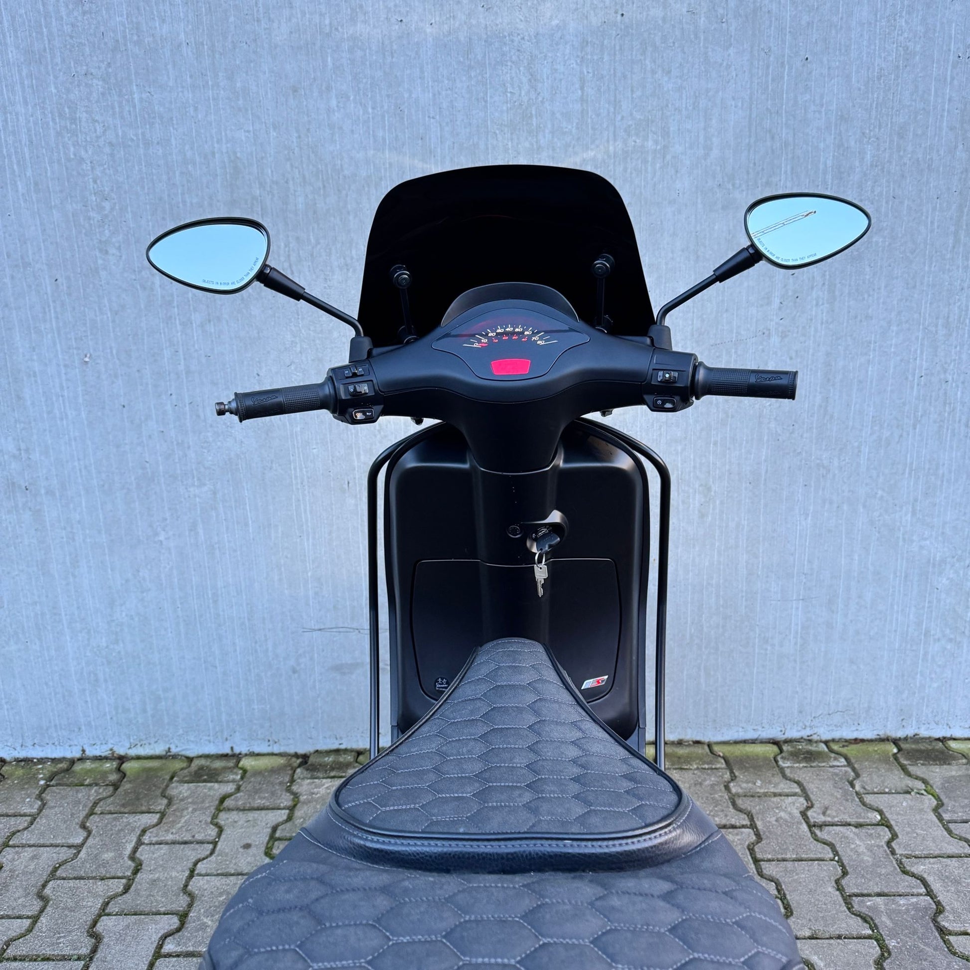Vespa Sprint Sport Mat Zwart FLF-95-R