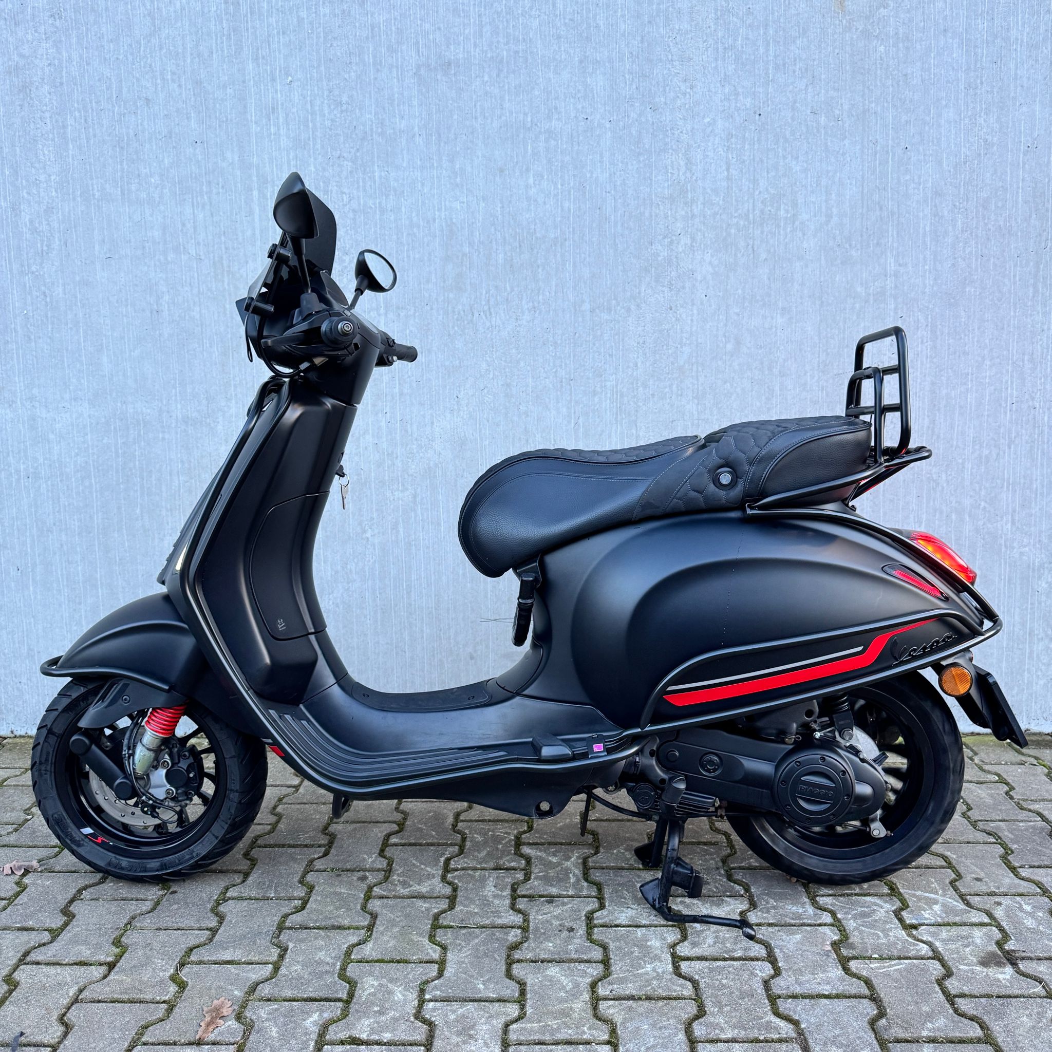 Vespa Sprint Sport Mat Zwart FLF-95-R