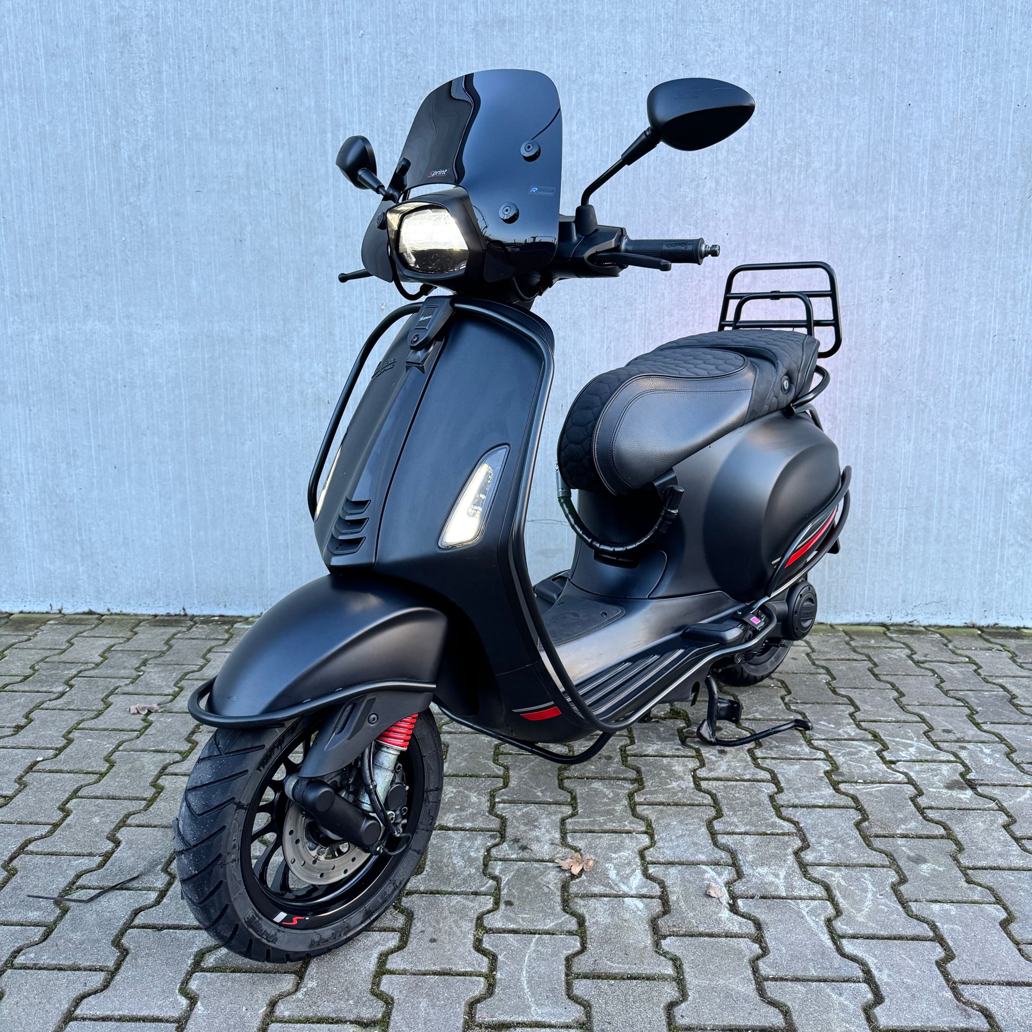 Vespa Sprint Sport Mat Zwart FLF-95-R