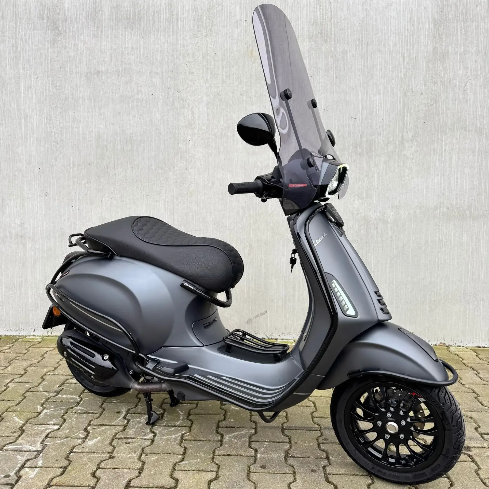 SOLD Vespa Sprint Sport Mat Grijs DTB-60-L