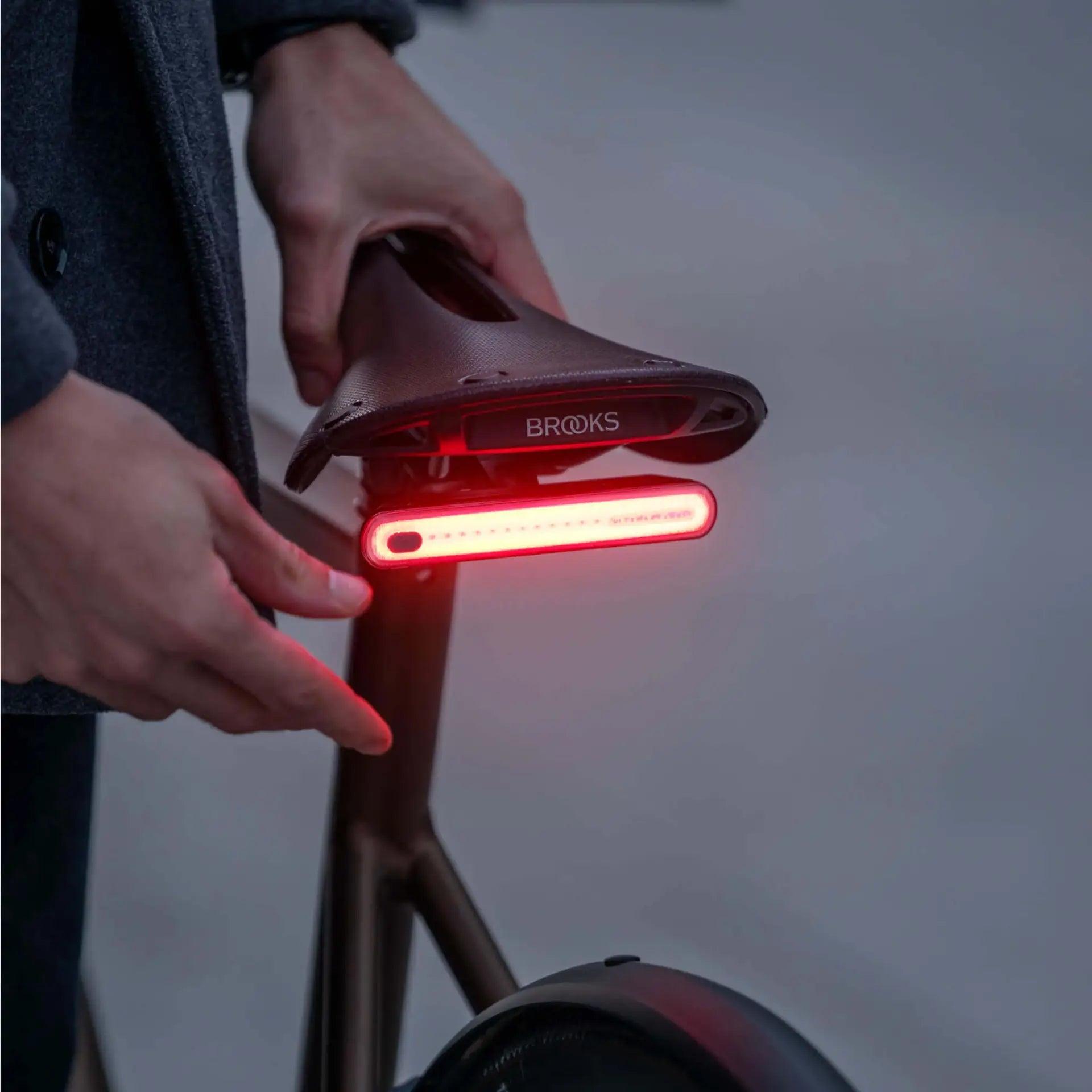 Unit 1 Gear Smart Light  Pro Dual