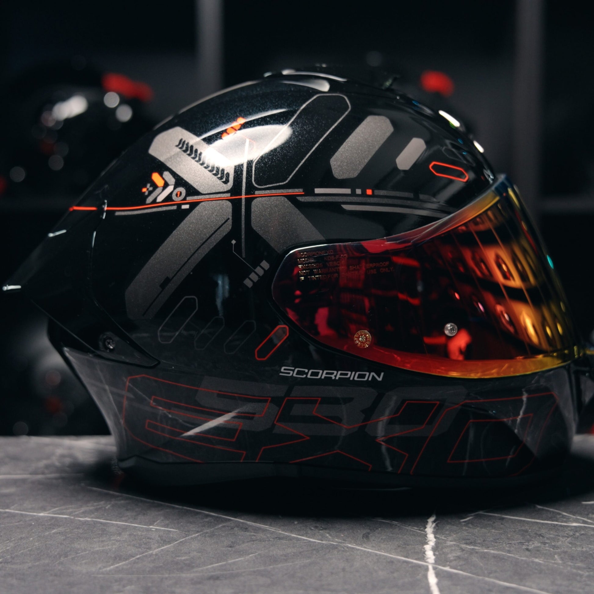 Scorpion EXO-530 Fond Metal Black Red